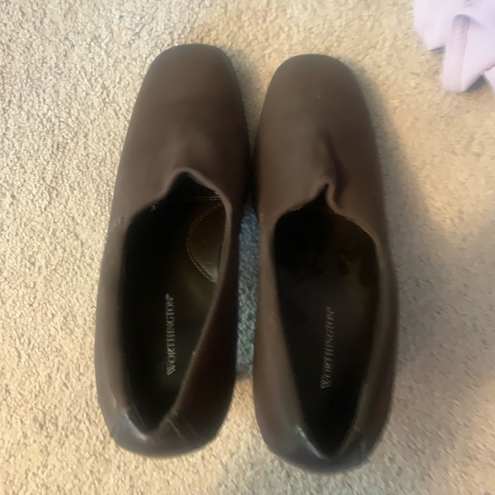 Brown dress shoe